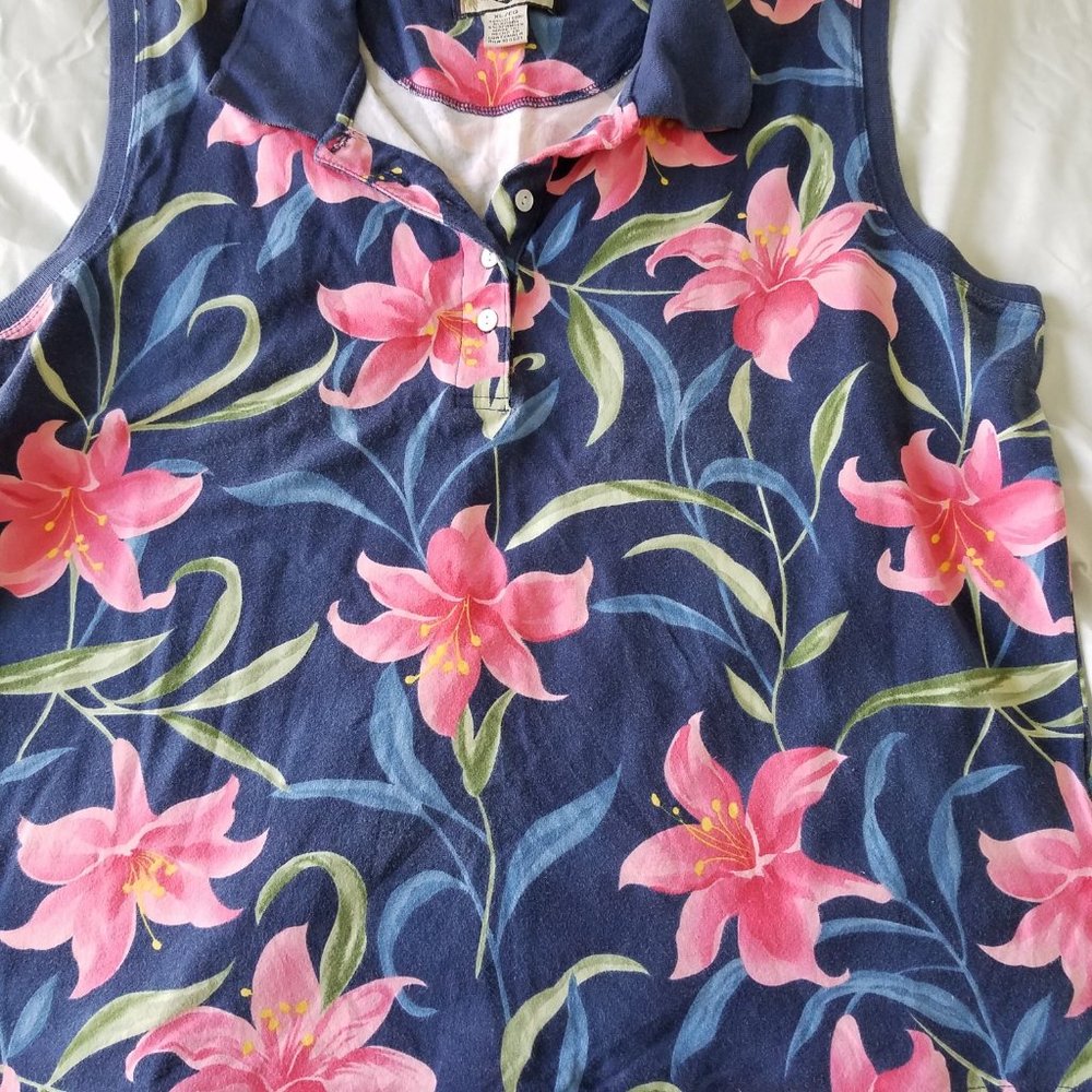 Ladies sleeveless golf shirt